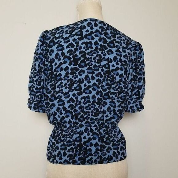Banana Republic V neck short sleeve blue black leopard women's medium blouse - Picture 2 of 7